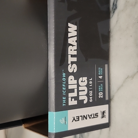 🆕Stanley Ice Flow Flip Straw 64 oz. Jug - Picture 2 of 5